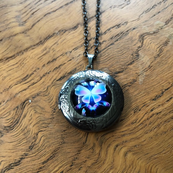 Butterfly locket - Picture 2 of 3